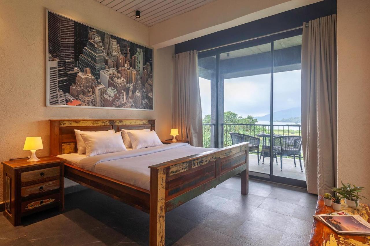 Sunset Boulevard By Stayvista - Lakeside Villa With Pet-Friendly Ambiance, Deck, Terrace, Plunge Pool & Modern Flair Карджат Экстерьер фото