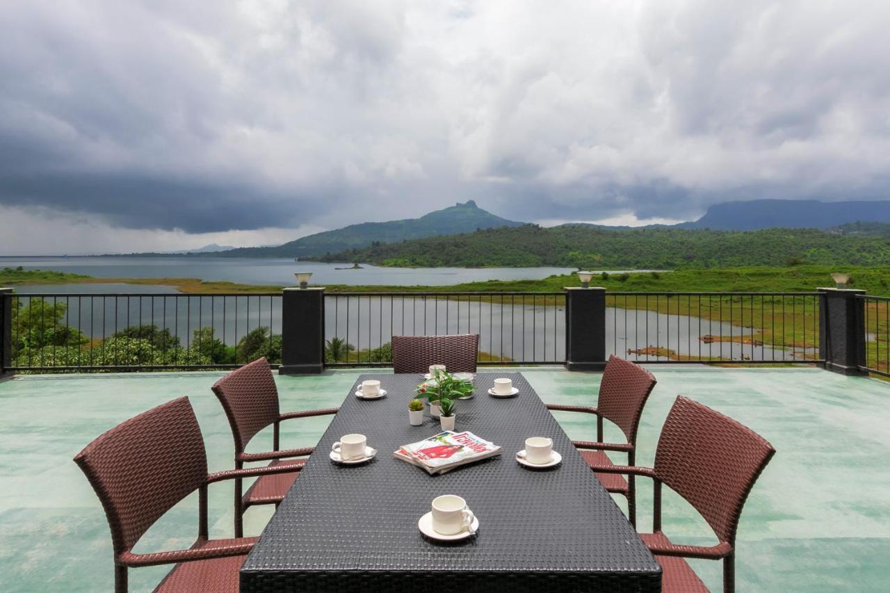 Sunset Boulevard By Stayvista - Lakeside Villa With Pet-Friendly Ambiance, Deck, Terrace, Plunge Pool & Modern Flair Карджат Экстерьер фото